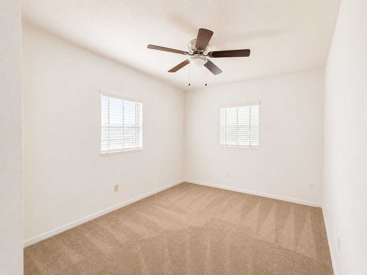 1540 Oneco Ave - Photo 5 of 14