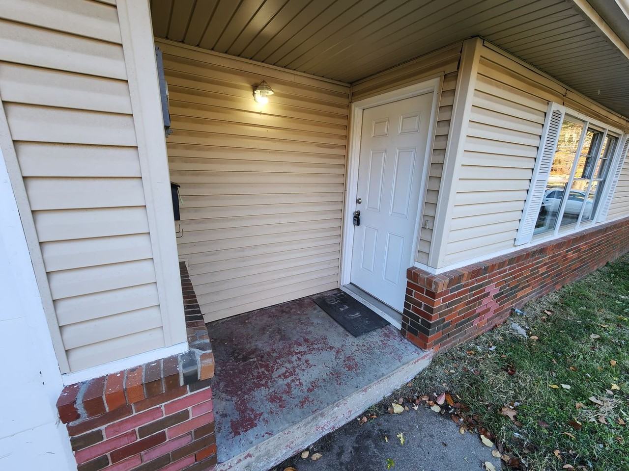 1319 S Prince Ln - Photo 3 of 30