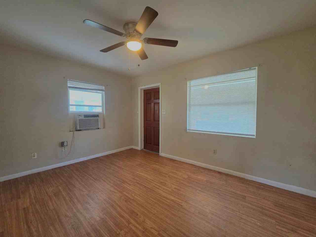 2248 Weber St - Photo 5 of 11