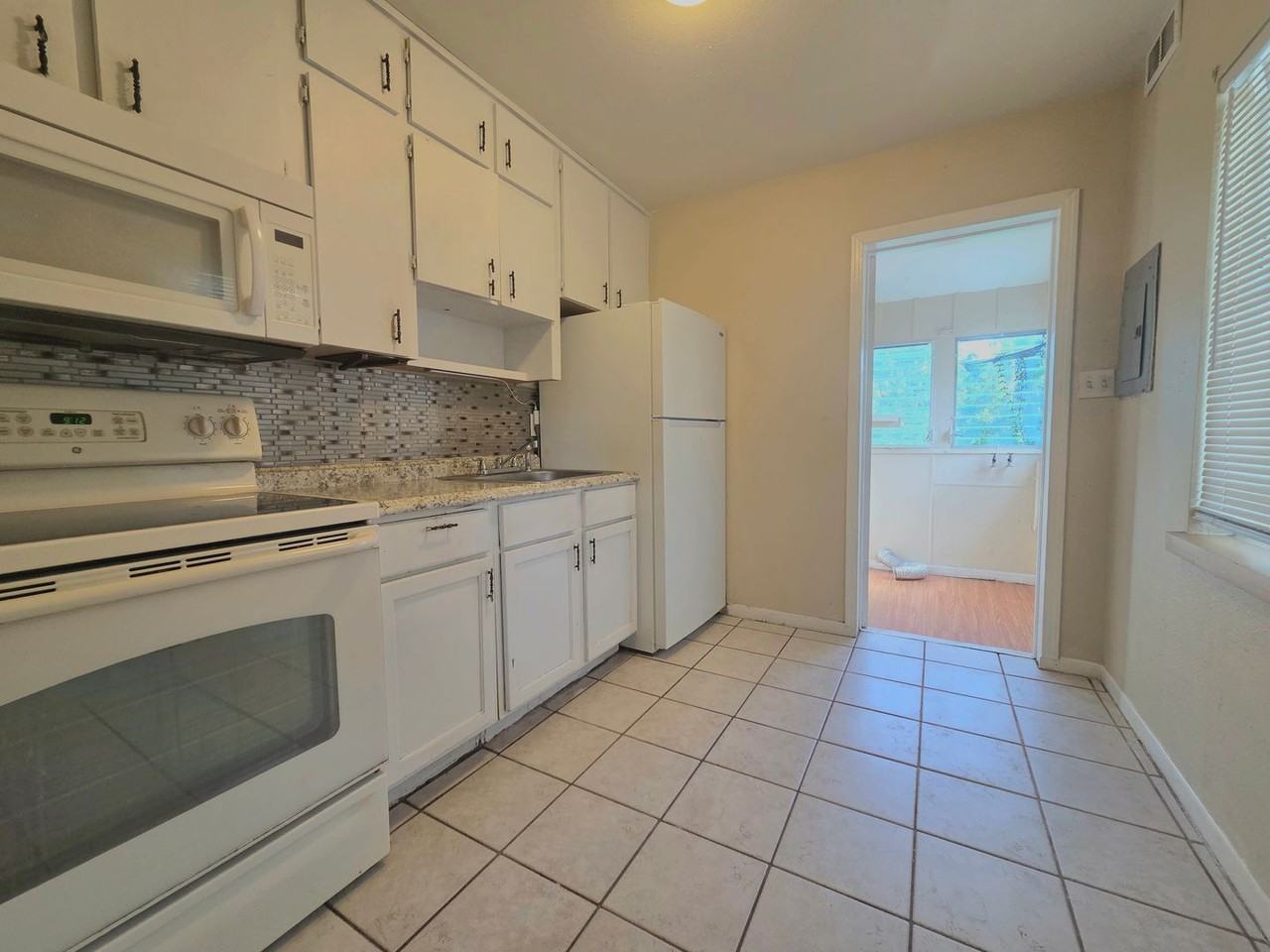 2248 Weber St - Photo 6 of 11