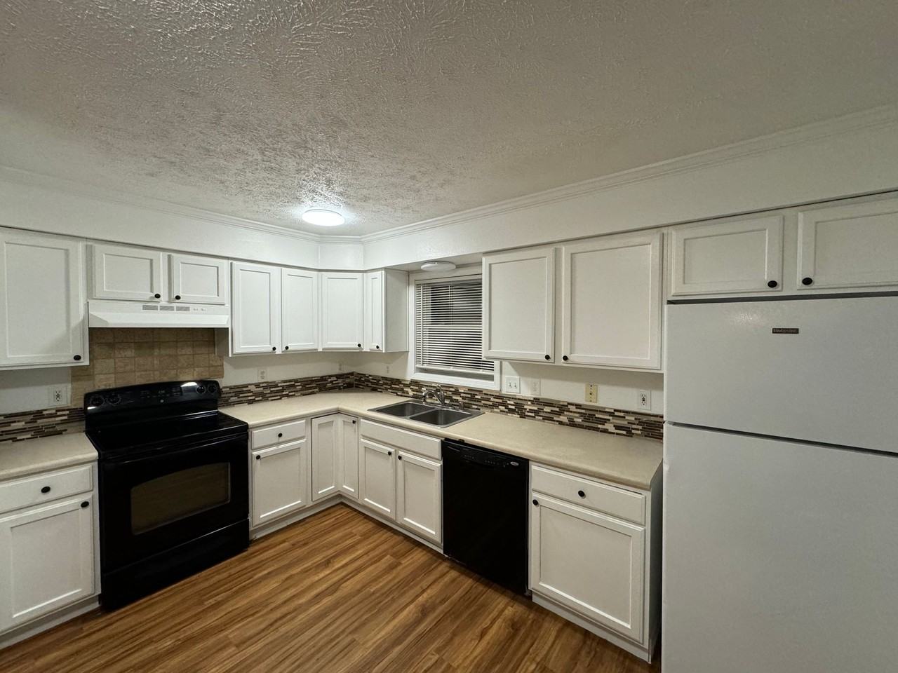 1104 - 1116 Mazatlan Cir. - Photo 2 of 6