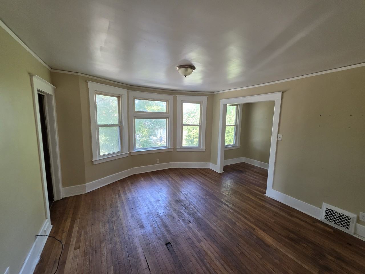 3032 Hurlbut Street-Upper - 1 #1 - Photo 3 of 28