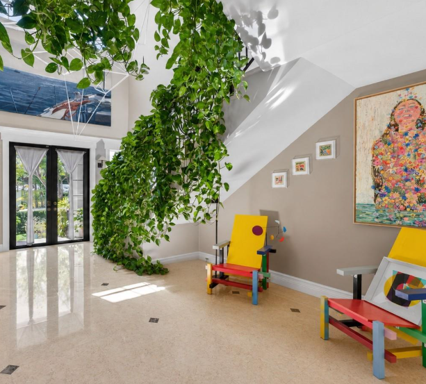 425 N Shore Dr - Photo 3 of 8