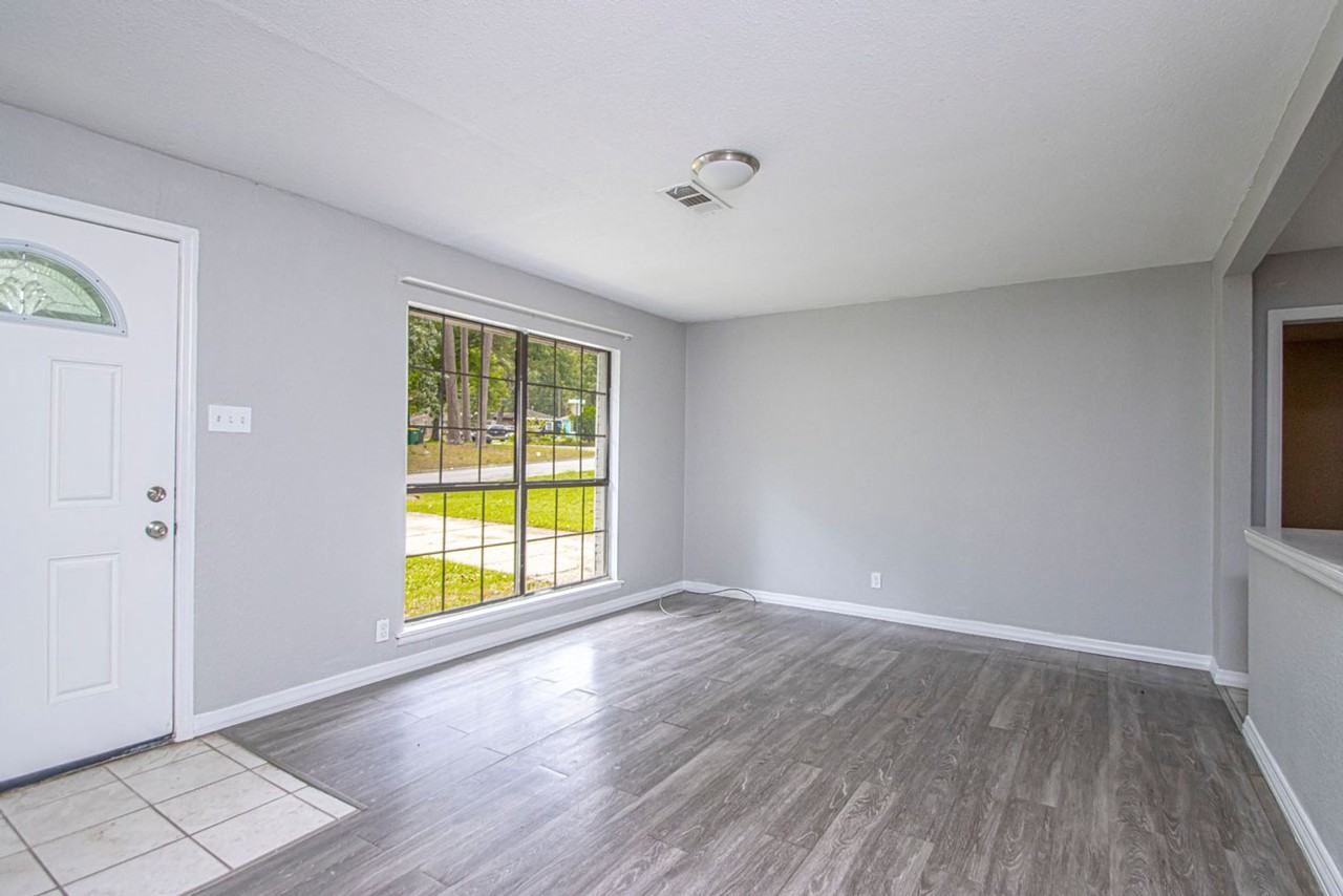 4900 Trinity Dr - Photo 4 of 30