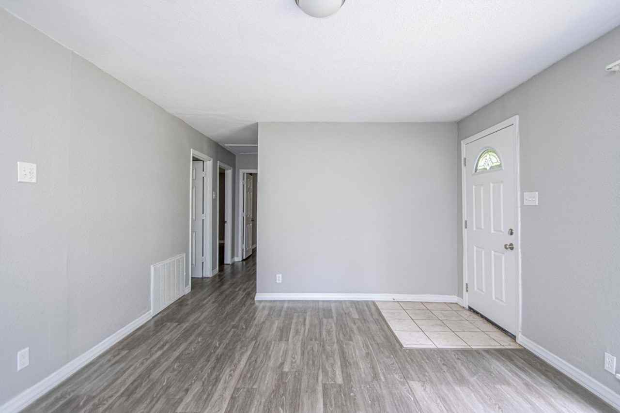 4900 Trinity Dr - Photo 5 of 30