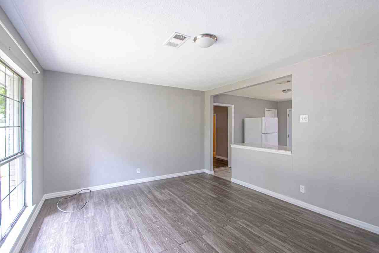 4900 Trinity Dr - Photo 6 of 30