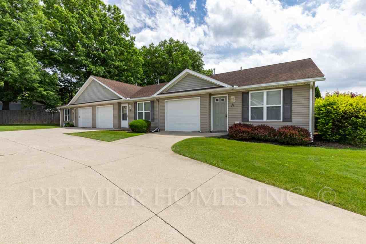 60 60 | 76 | 92 Meadow Wood Dr - Photo 2 of 16
