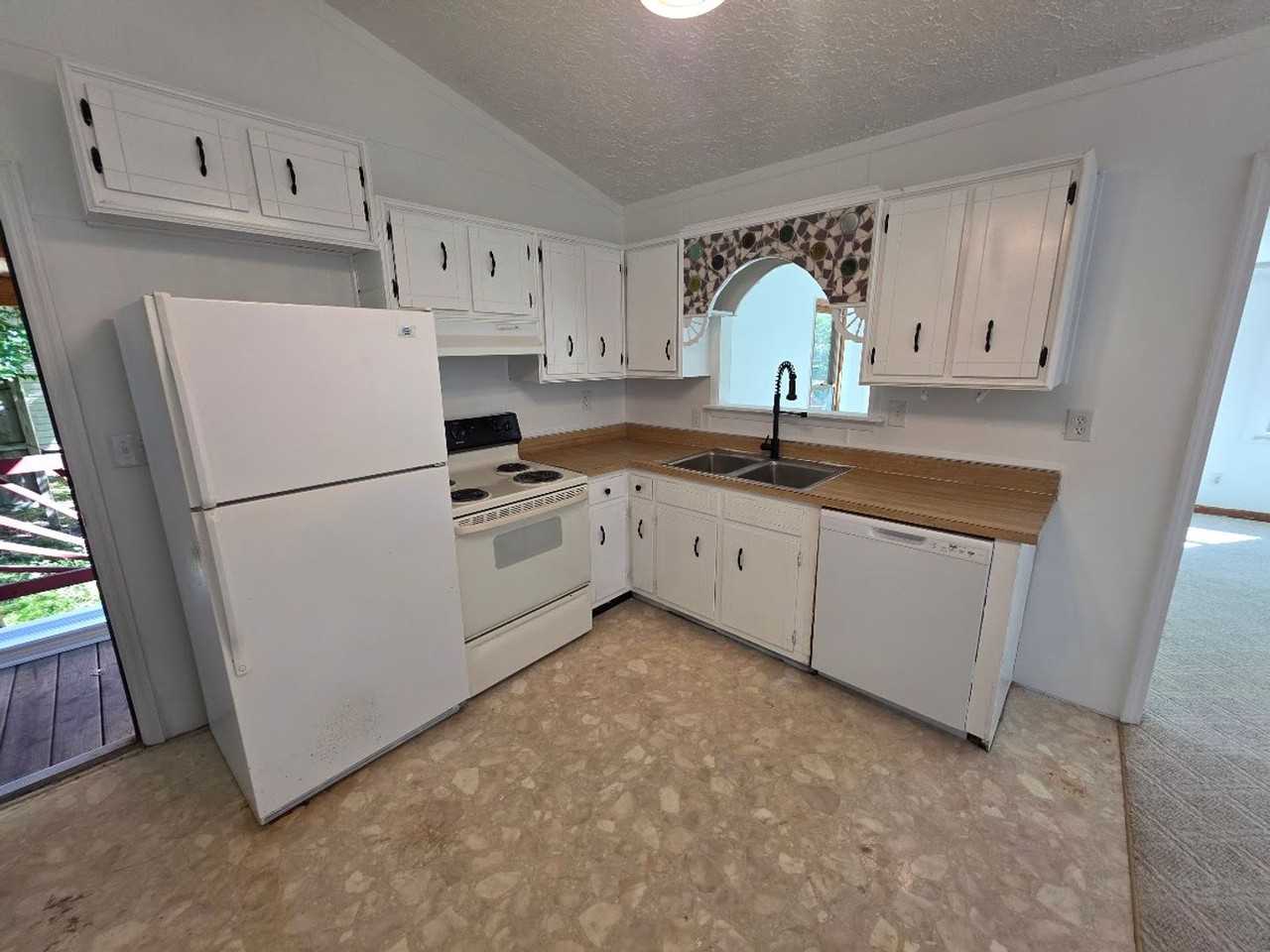 37 Cobb Rd - Photo 4 of 22