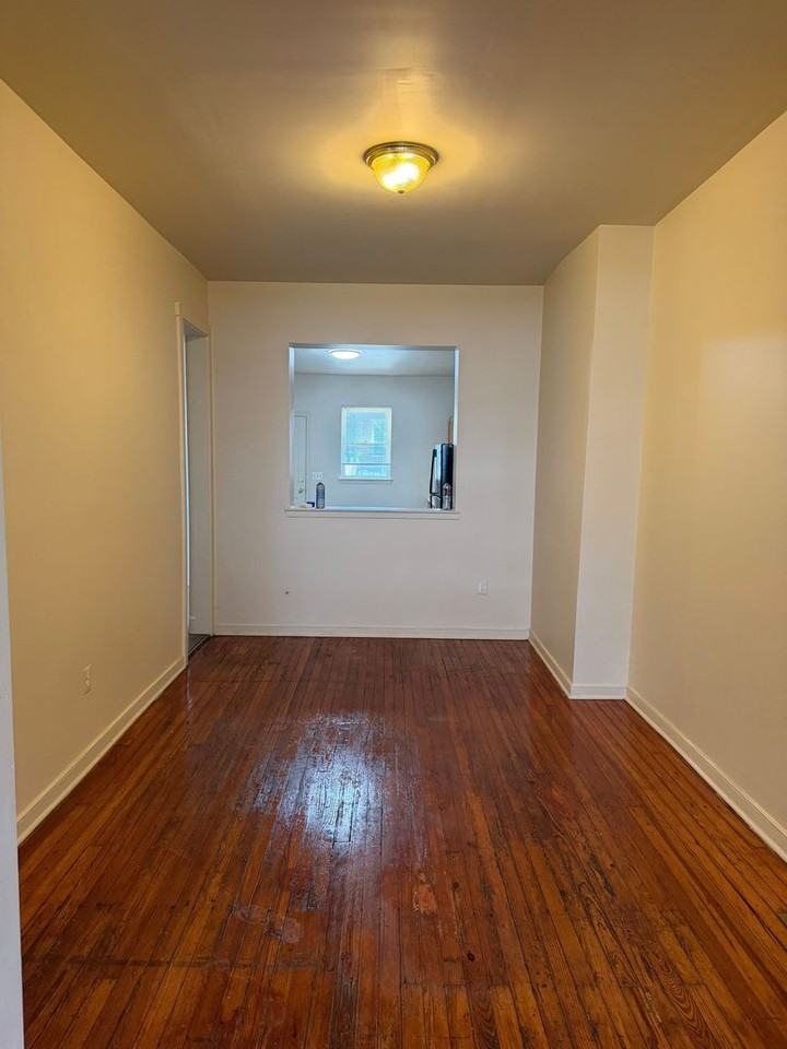 2005 Penrose Ave - Photo 5 of 7