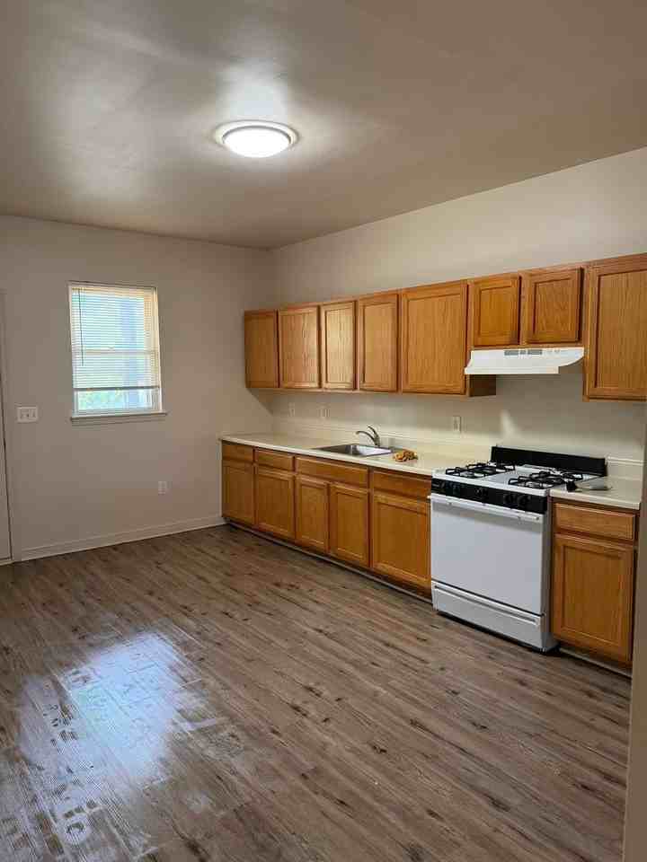 2005 Penrose Ave - Photo 6 of 7