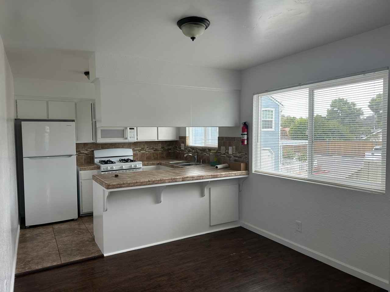 157 S Elm St - Photo 2 of 9