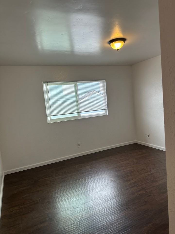 157 S Elm St - Photo 6 of 9