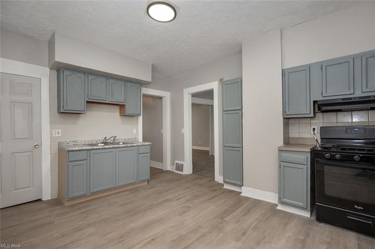 5614 Drake Ave - Photo 3 of 21