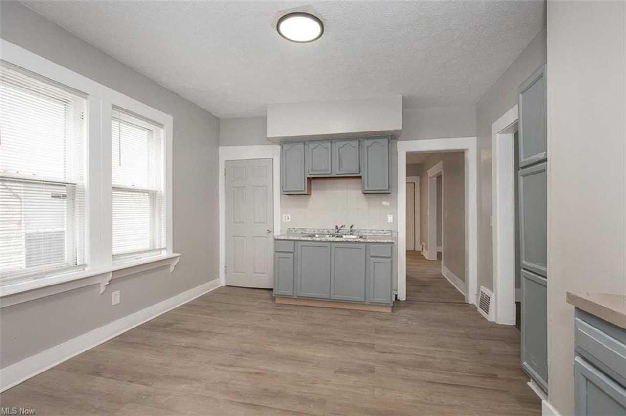 5614 Drake Ave - Photo 5 of 21