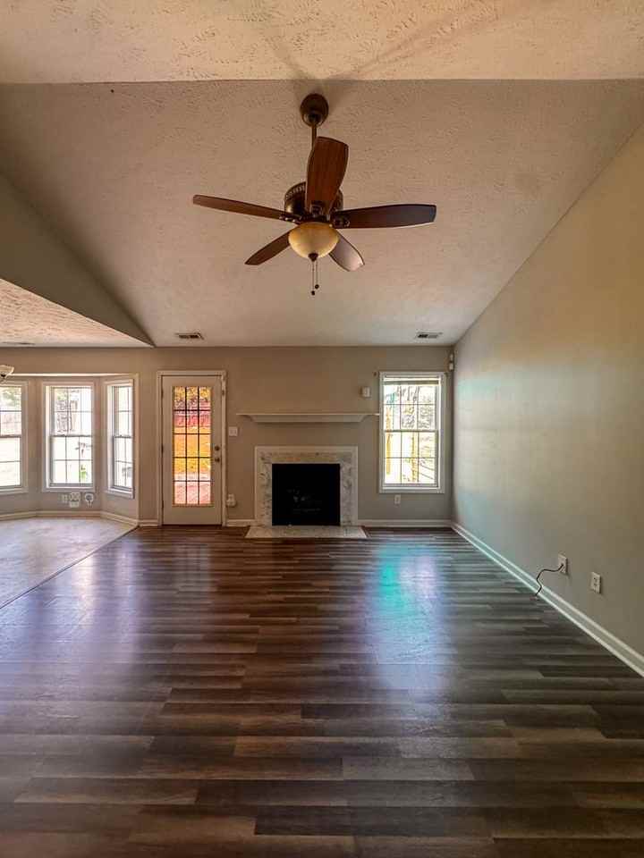 118 Jefferson Dr - Photo 2 of 16