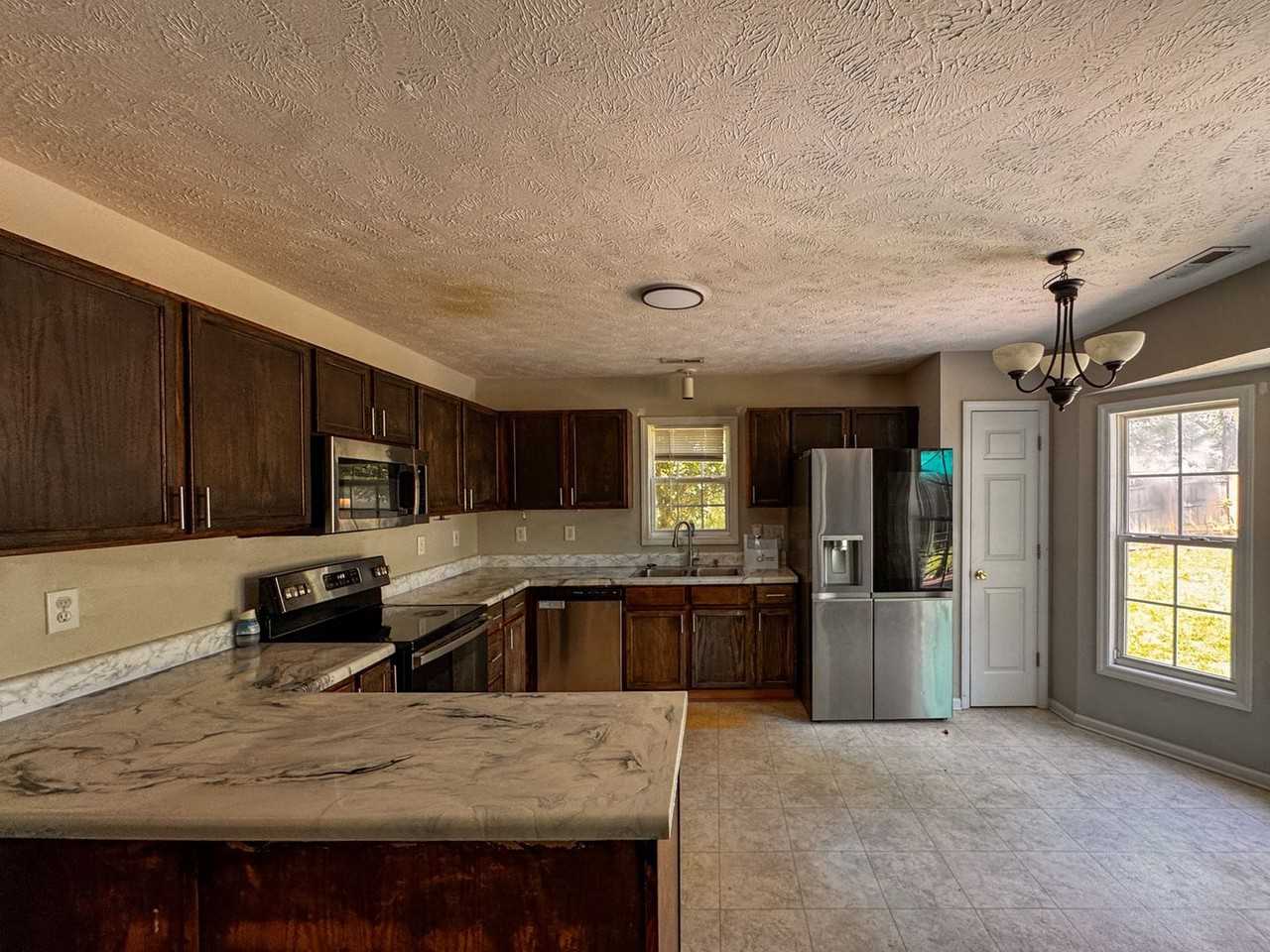 118 Jefferson Dr - Photo 3 of 16