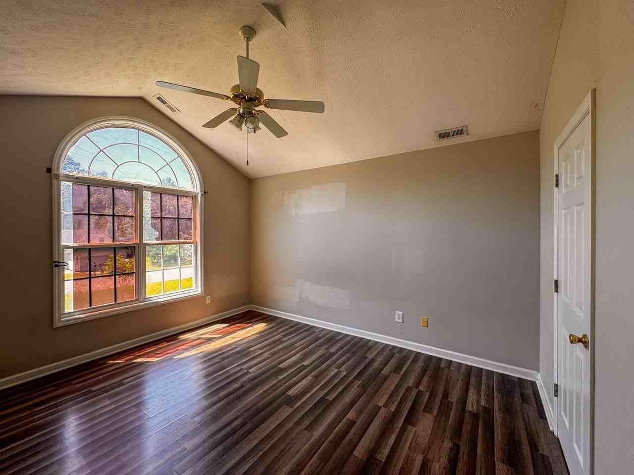 118 Jefferson Dr - Photo 6 of 16