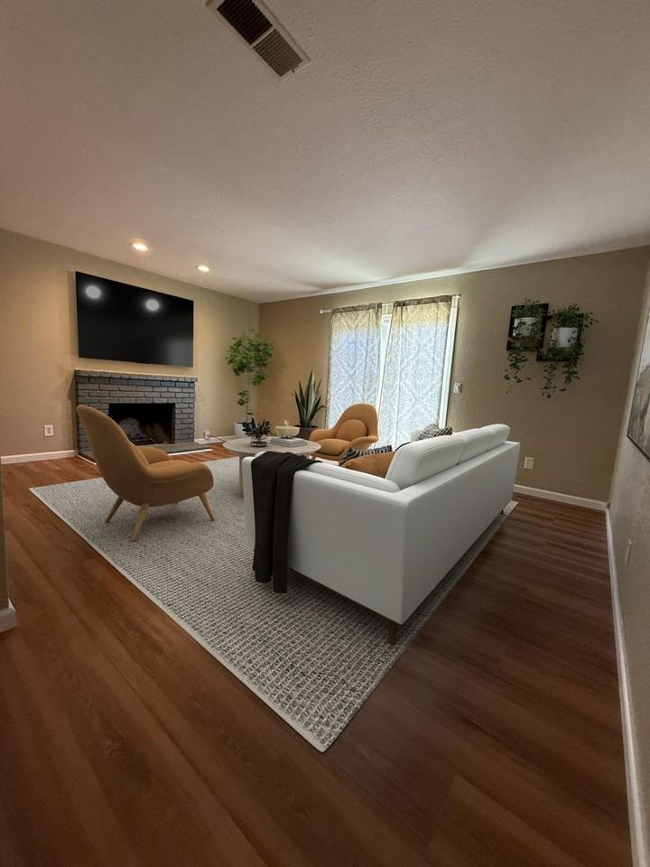 2041 Robin Dr - Photo 2 of 16