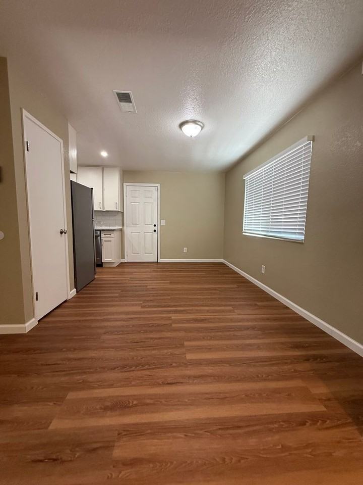 2041 Robin Dr - Photo 5 of 16