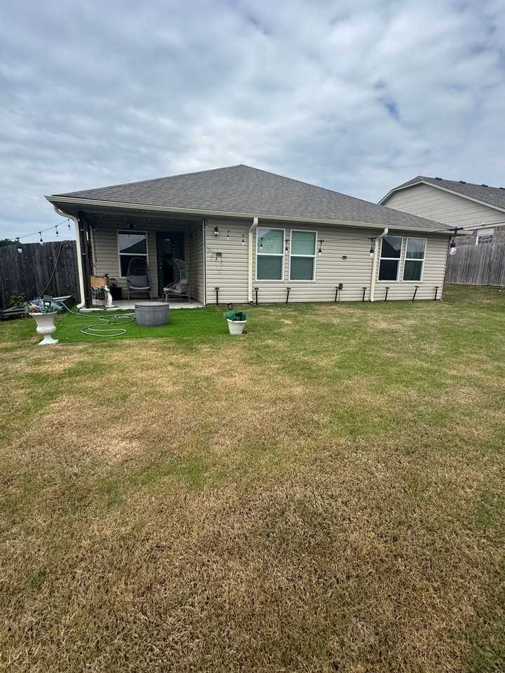3213 Rushmore St - Photo 2 of 20