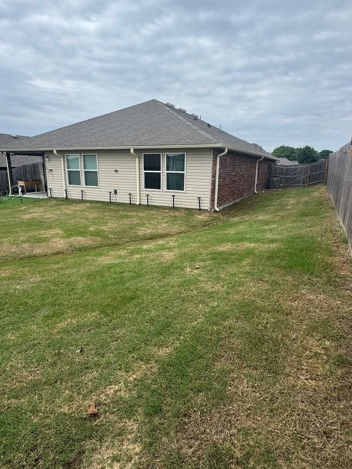 3213 Rushmore St - Photo 3 of 20