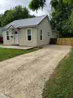 featured image of 404 W Oakridge Ave