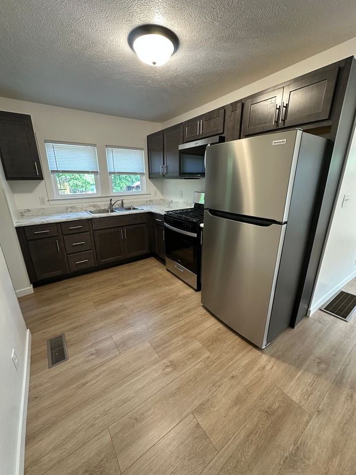 404 W Oakridge Ave - Photo 3 of 13