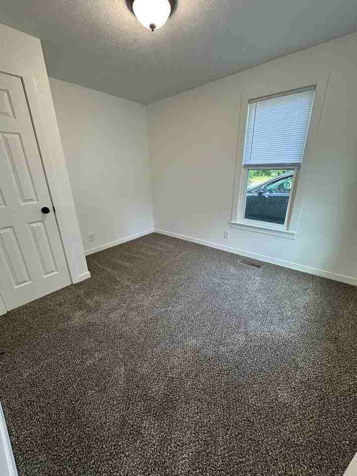404 W Oakridge Ave - Photo 4 of 13