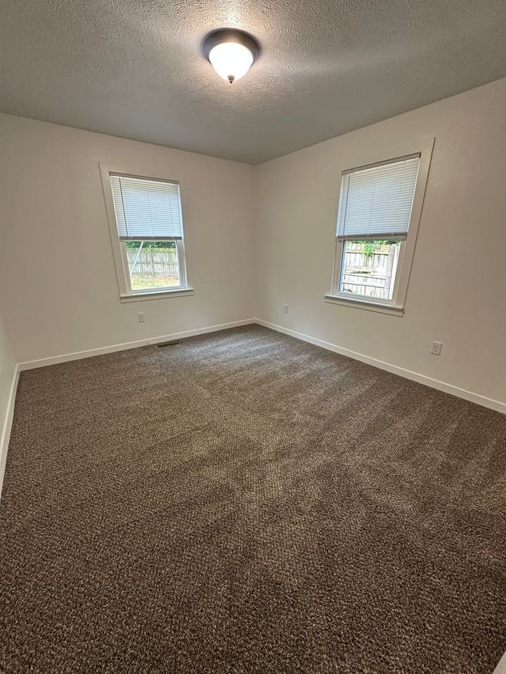 404 W Oakridge Ave - Photo 5 of 13