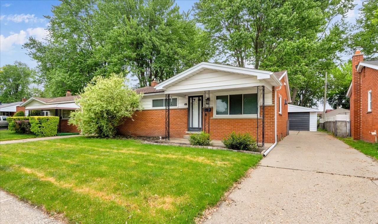 1554 Cynthia Ave - Photo 2 of 36