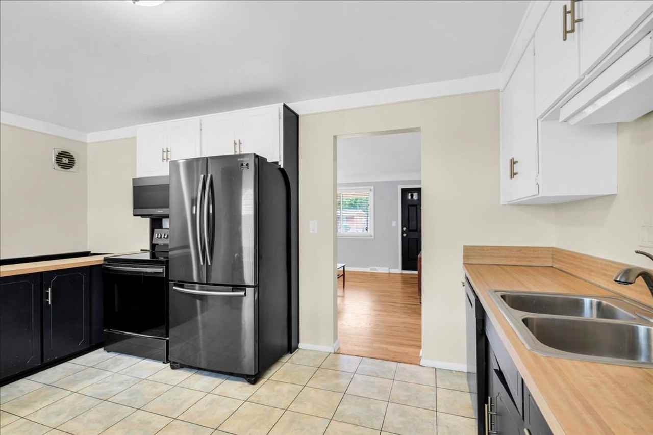 1554 Cynthia Ave - Photo 7 of 36