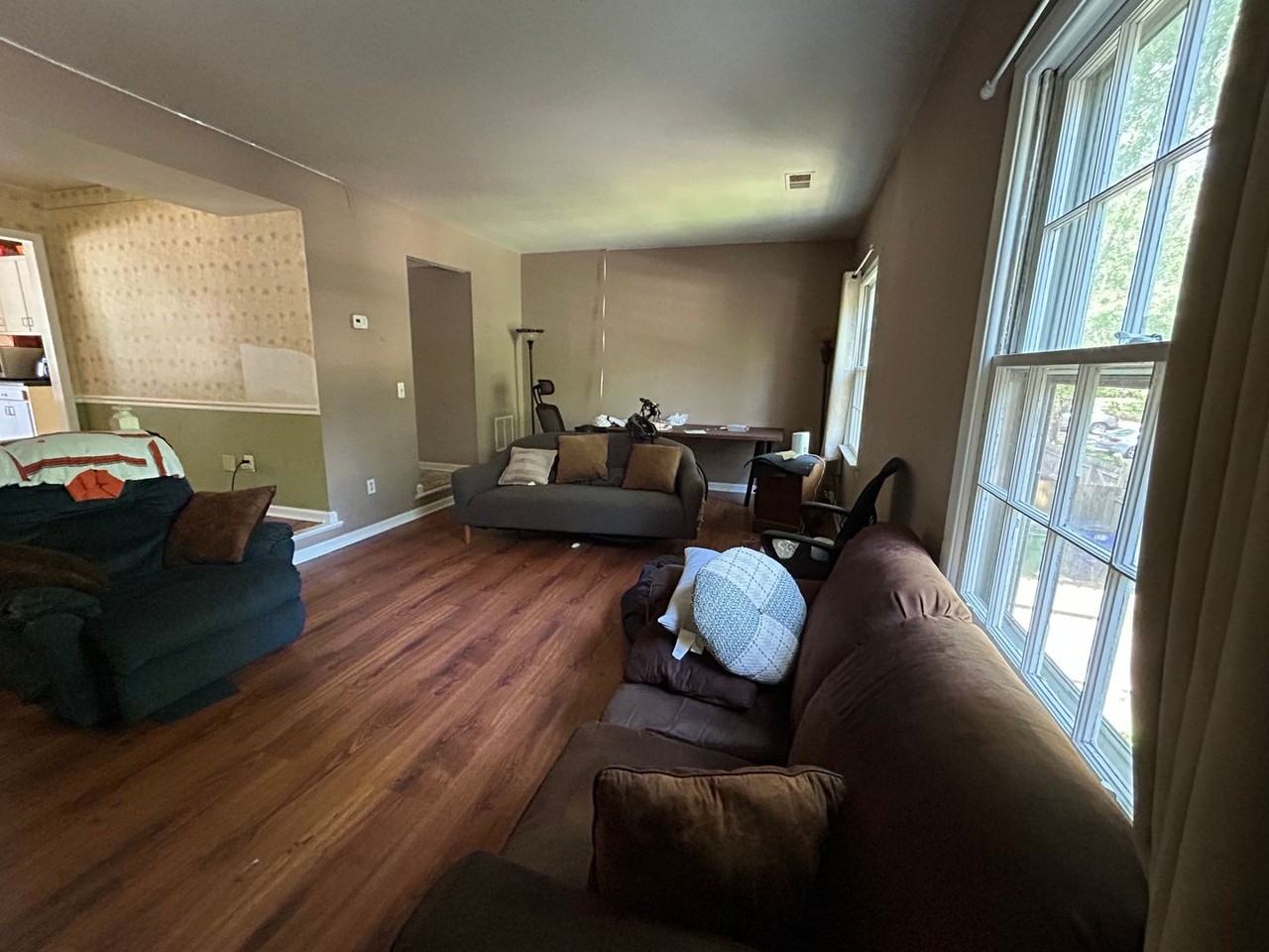 129 Huntington Ln - Photo 3 of 11