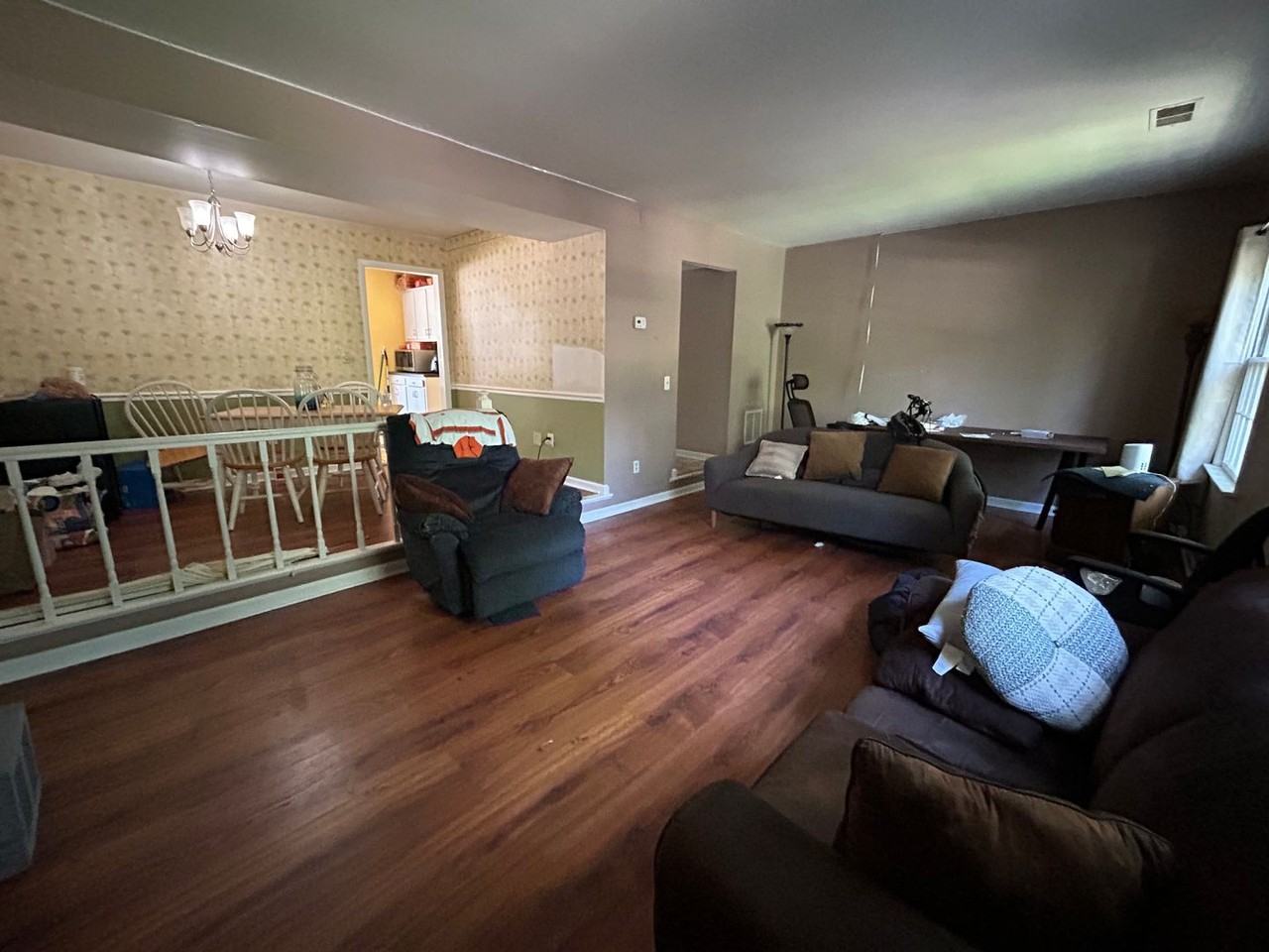 129 Huntington Ln - Photo 4 of 11