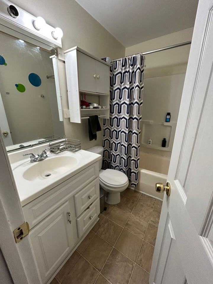 129 Huntington Ln - Photo 7 of 11