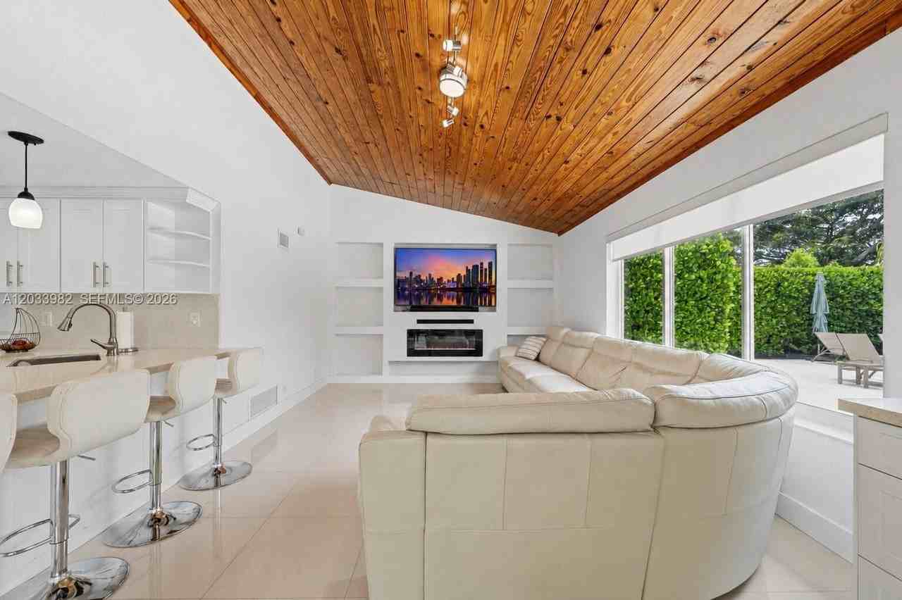 9780 Sw 19th St - Photo 4 of 22