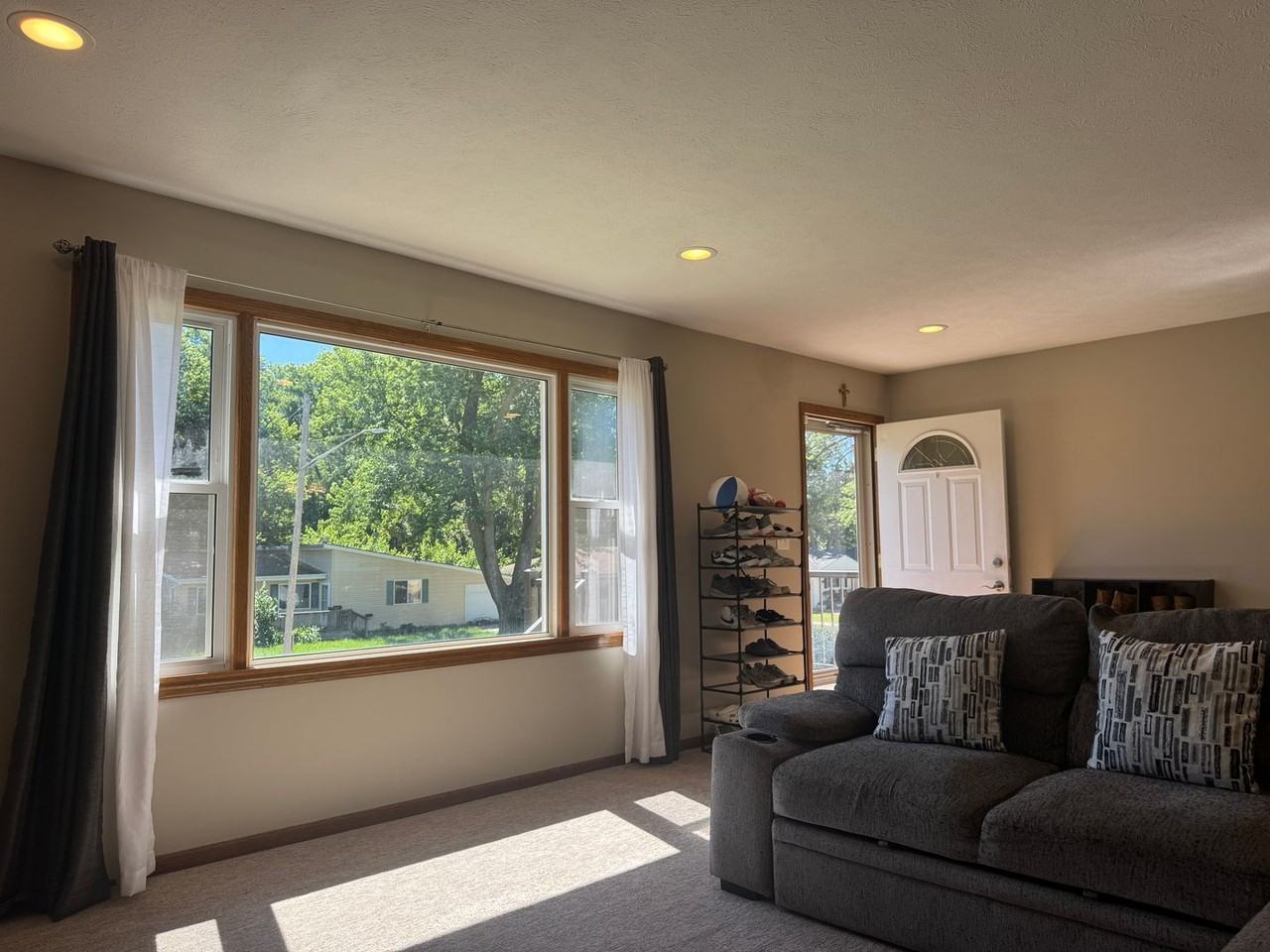 1604 Pelton Ave - Photo 4 of 33