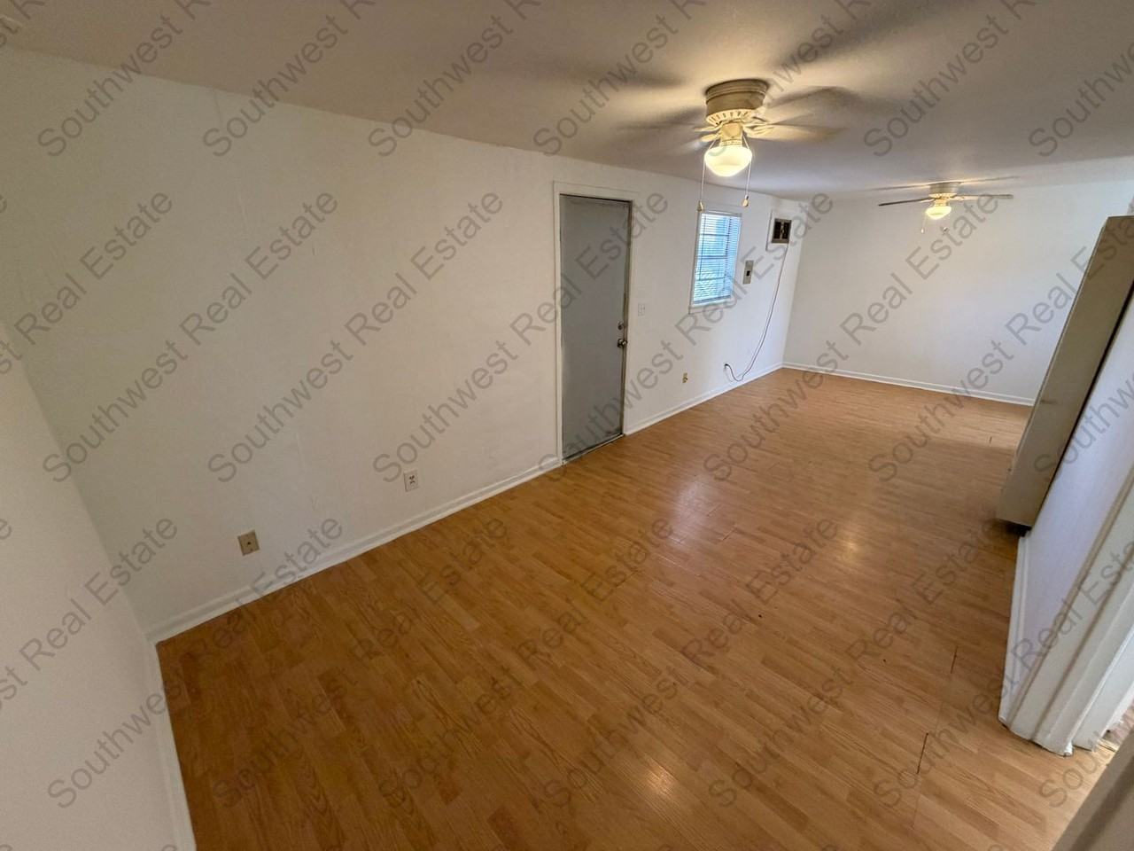612 E 9th St - Photo 3 of 9