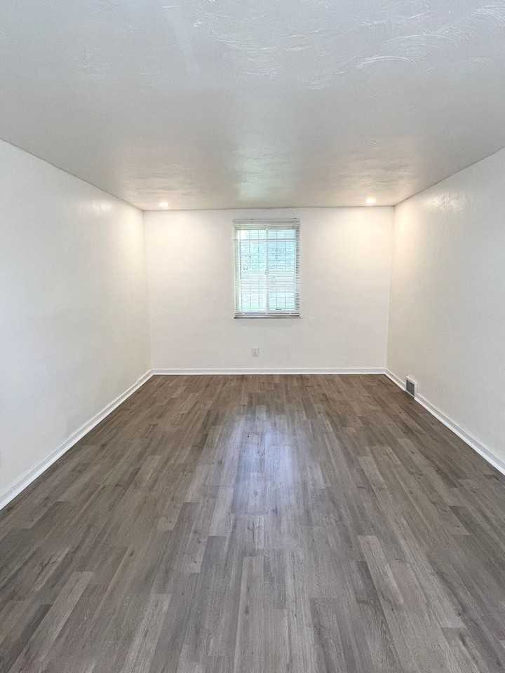 7939 Thon Dr - Photo 4 of 21