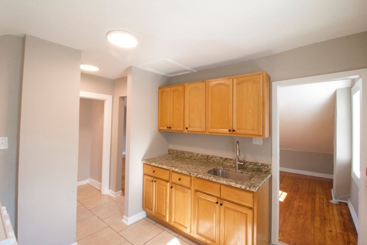 117 Chestnut St - Photo 4 of 12