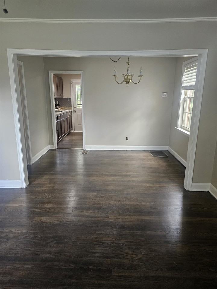 3477 Kimball Ave - Photo 5 of 11