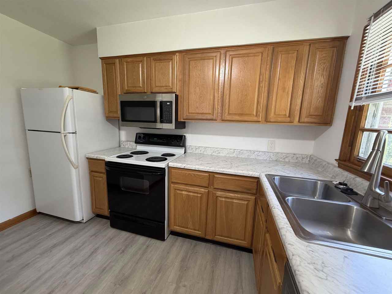 5045 Flamingo Rd - Photo 5 of 10