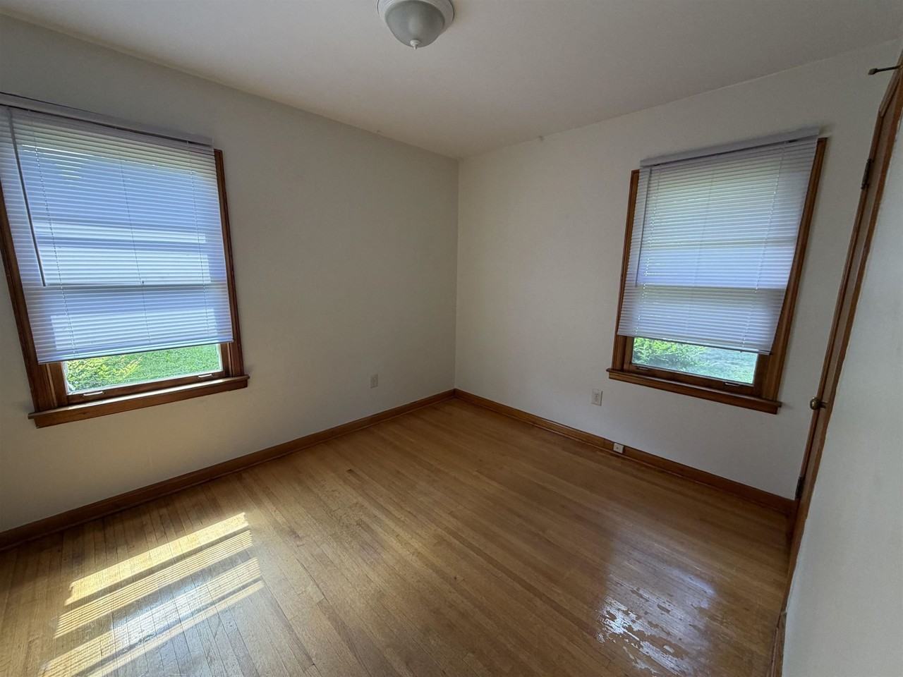 5045 Flamingo Rd - Photo 7 of 10