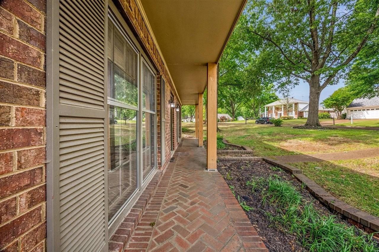 2232 Burfordi Ln - Photo 6 of 33