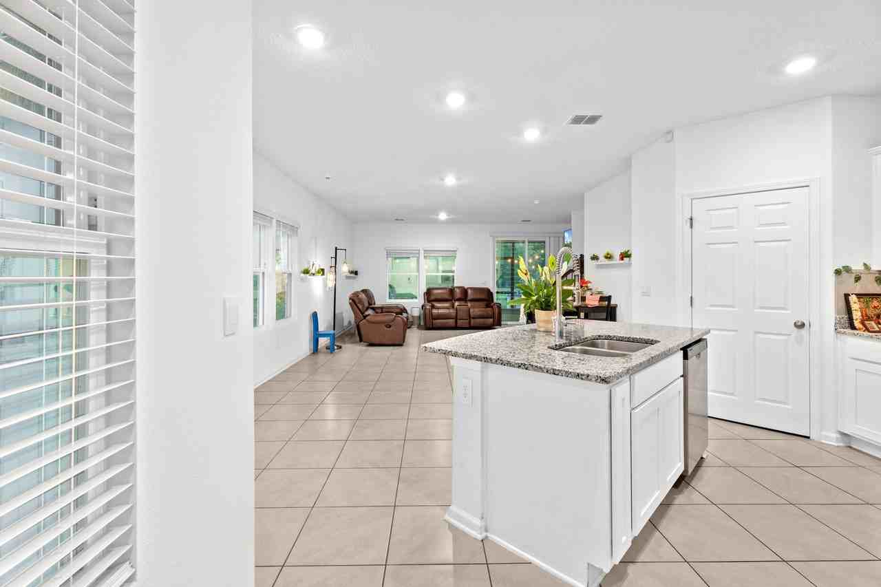 27 Coastline Way - Photo 7 of 25