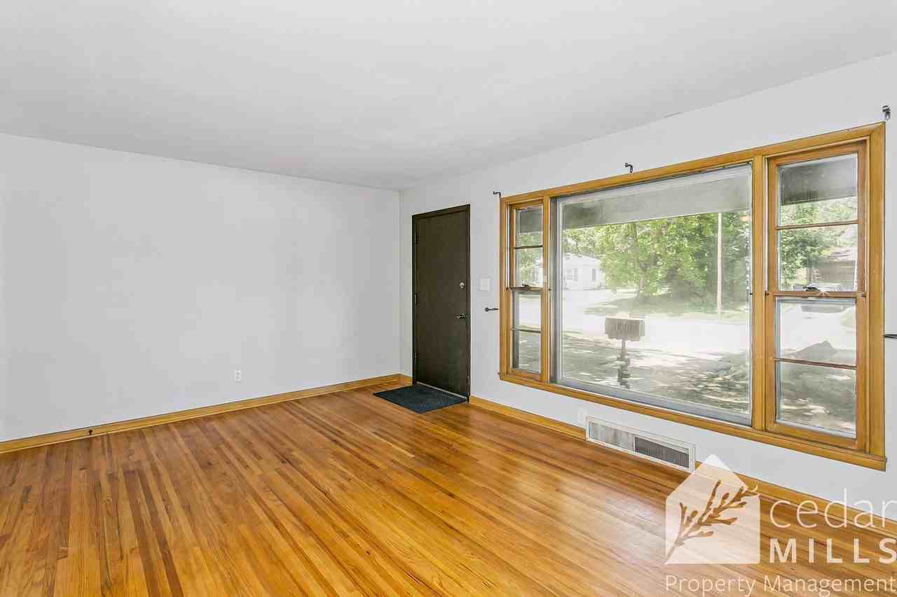3801 Grail St - Photo 4 of 12
