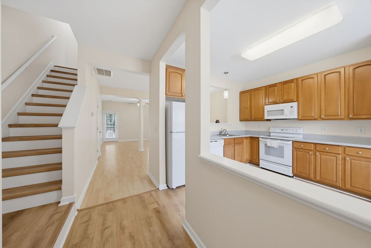 106 Anterbury Dr - Photo 4 of 25