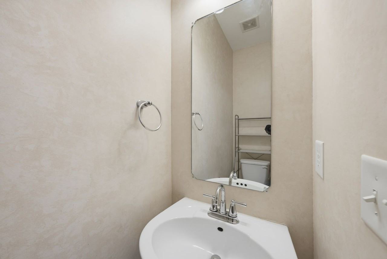 106 Anterbury Dr - Photo 5 of 25