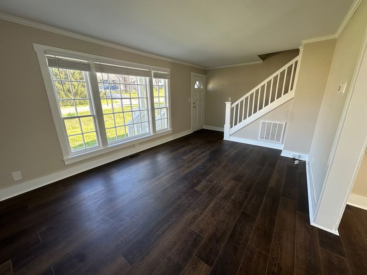 1403 8th St - Photo 5 of 24