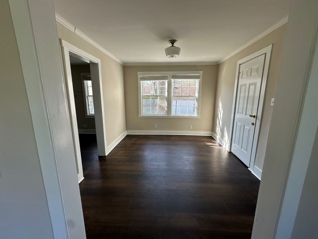 1403 8th St - Photo 6 of 24