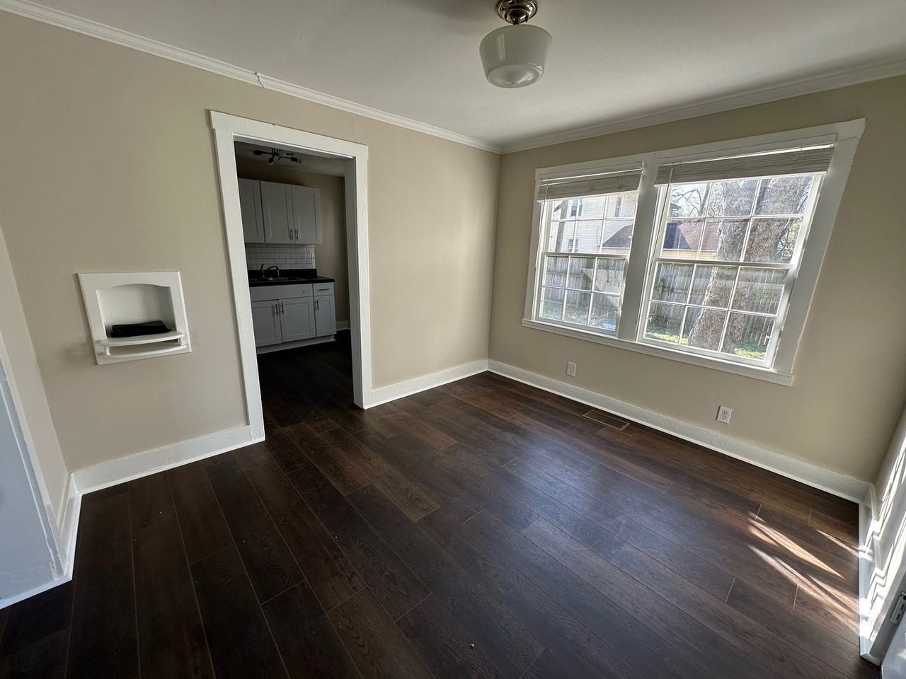1403 8th St - Photo 7 of 24